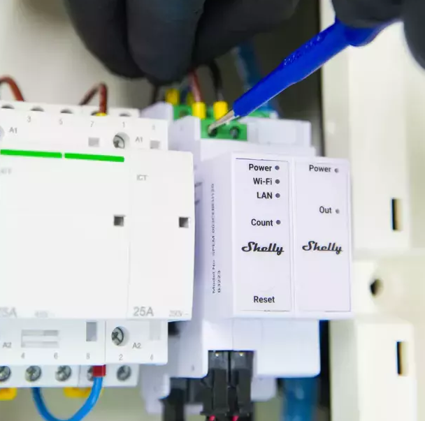 Por que você deveria monitorar seu consumo de energia com o Shelly Pro 3EM?